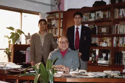 FOTO AO LADO DO SHIHAN YUZO GODA E SOSAI MASUTASU OYAMA