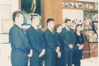 NO JAPÃO, EM ENCONTRO COM A FAMÍLIA OYAMA E OS LUTADORES MASASKI SATAKE, NORICHIKA TSUKAMOTO E TORU OKAMOTO