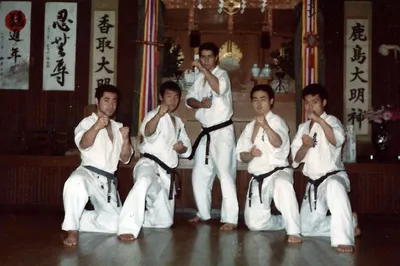 PERÍODO EM MESTRE ADEMIR DA COSTA FICOU NO JAPÃO, NA M,ATRIZ (HOMBU), COMO UCHIDESHI (ALUNO INTERNO), PREPARANDO-SE PARA O 14º CAMPEONATO JAPONÊS EM 1982