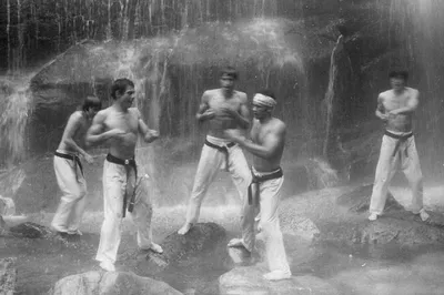 1ª FOTO REGISTRADA DO MESTRE ADEMIR DA COSTA, EM TREINO NA CACHOEIRA