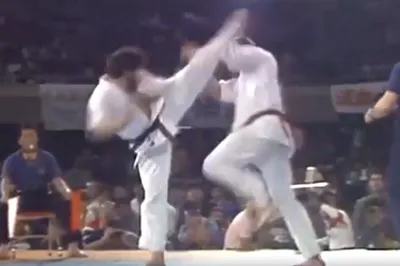 USHIRO MAWASHI GERI EM MICHEL WEDEL (2.00M DE ALTURA)