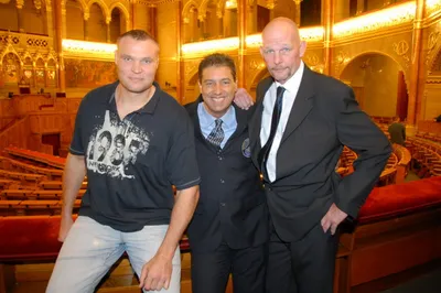 COM SEMMY SCHILT (PENTA CAMPEÃO MUNDIAL DE K-1) E GERARD GORDEAU (CAMPEÃO EUROPEU DE KYOKUSHIN E VICE CAMPEÃO DO 1º UFC)